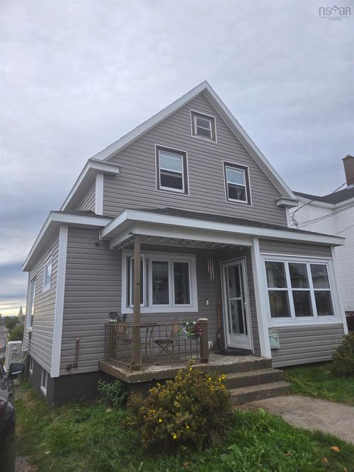 53 East St, Sydney, NS, B1N1S7 | Card Image