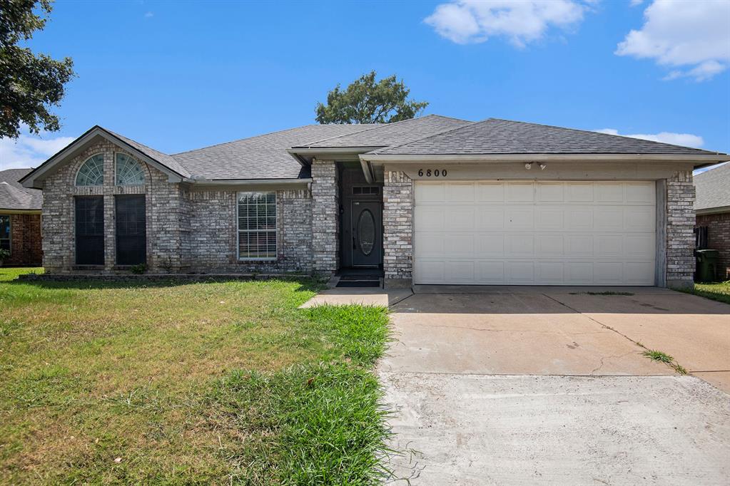 Stetter Dr, Arlington, TX 76001