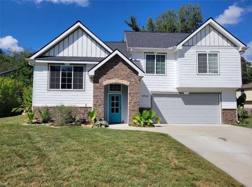 5716 Nw Creekview Dr, Parkville, MO, 64152-3200 | Card Image