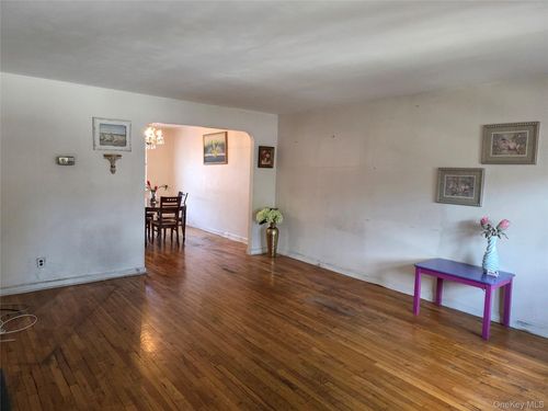 150 77th Rd, Flushing, NY, 11367-3422 | Card Image