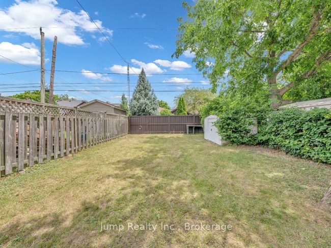 1662 Cadillac St, House other with 5 bedrooms, 3 bathrooms and null parking in Windsor ON | Image 32