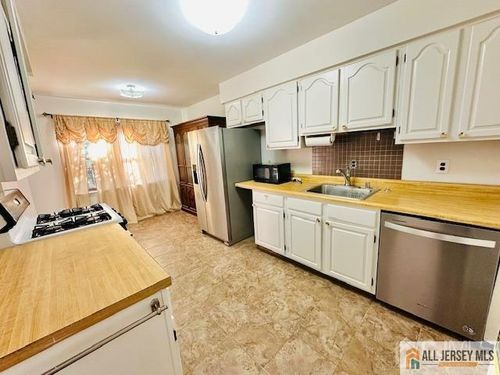 b-144 Beverly Hill Ter, Woodbridge, NJ, 07095 | Card Image