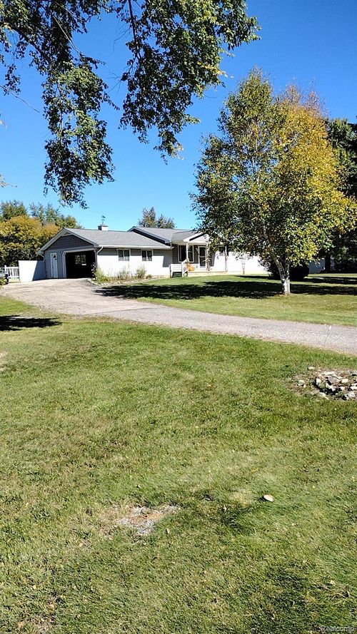 9766 Amanda Dr, Fowlerville, MI, 48836-9607 | Card Image