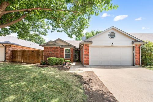 1428 Thistlewood Ln, Grapevine, TX, 76051-4984 | Card Image