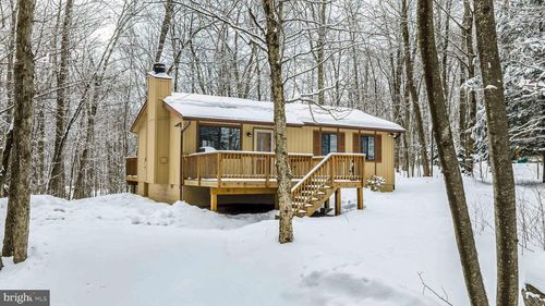 391 Berry Ln, Pocono Lake, PA, 18347-8268 | Card Image