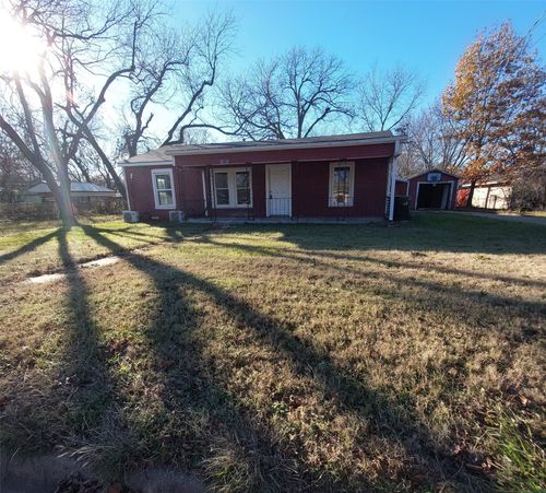 2425 Juanita Dr, Denison, TX, 75020-1151 | Card Image