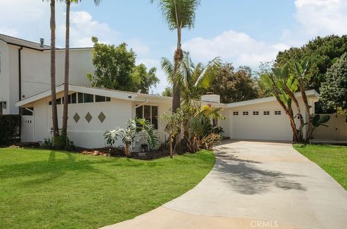 379 Walnut St, Costa Mesa, CA, 92627-2369 | Card Image