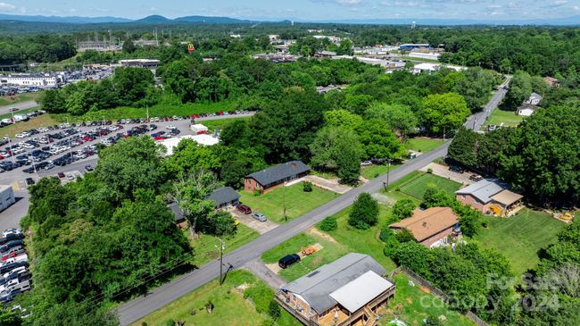 1230 2 Nd St Se, House other with 3 bedrooms, 2 bathrooms and null parking in Hickory NC | Image 21