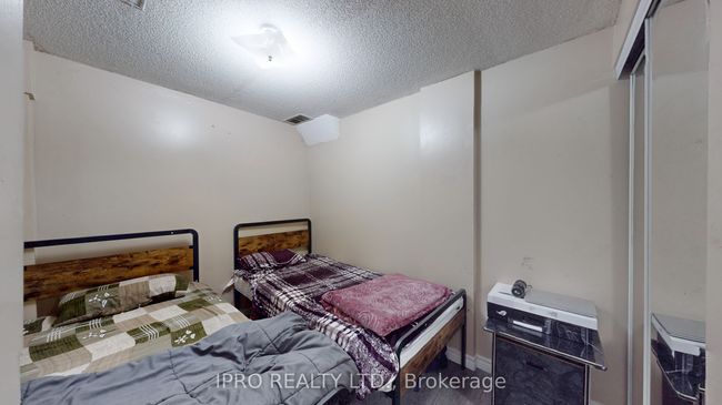 41 Lauraglen Cres, House attached with 6 bedrooms, 4 bathrooms and 4 parking in Brampton ON | Image 39