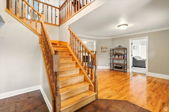Stairs with ornamental molding | Image 35
