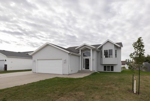 1017 Westport Parkway, West Fargo, ND, 58078 | Card Image