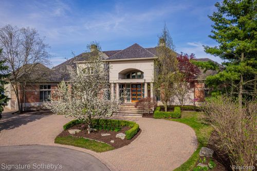 82 Chateaux Du Lac, Fenton, MI, 48430-9140 | Card Image