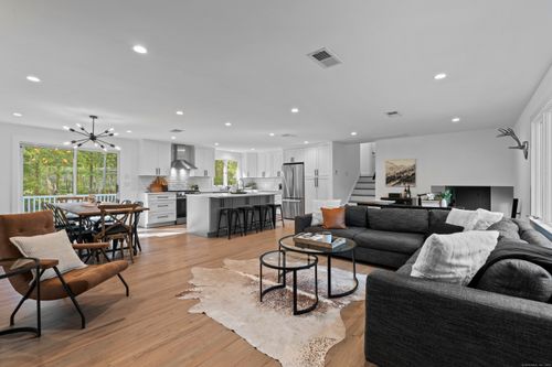 69 Squires Rd, Madison, CT, 06443-1793 | Card Image