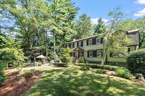 1 Seneca Cir, Andover, MA, 01810-5215 | Card Image