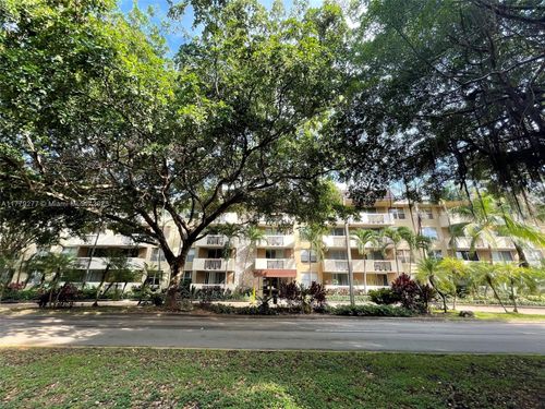 apt-206-1800 Sans Souci Blvd, North Miami, FL, 33181-3032 | Card Image