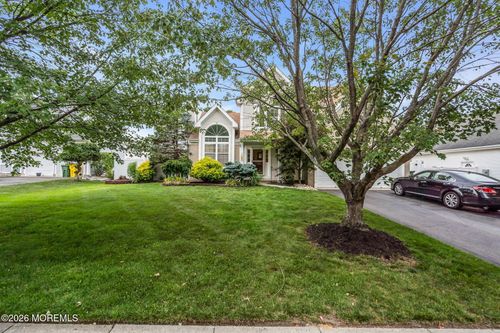 42 Crown Cir, Lakewood, NJ, 08701-7387 | Card Image