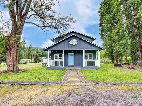 823 D St, Vader, WA, 98593-9778 | Card Image
