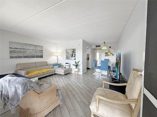 203-500 Village Green Cir W, Palm Springs, FL, 33461-1449 | Card Image
