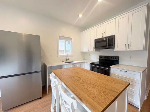 8144 Wedgewood Street, Burnaby, BC, V3N1C3 | Card Image