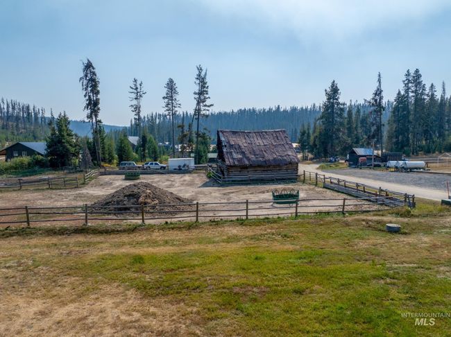 2742 Dixie Rd, Home with 9 bedrooms, 4 bathrooms and null parking in Dixie ID | Image 36