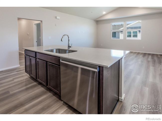 KITCHEN ISLAND | Image 13
