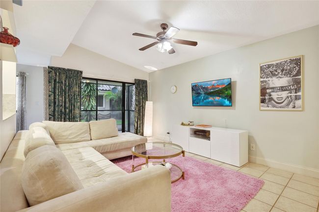 1645 - 1645 Nw 81 St Way, Condo with 3 bedrooms, 2 bathrooms and null parking in Plantation FL | Image 5