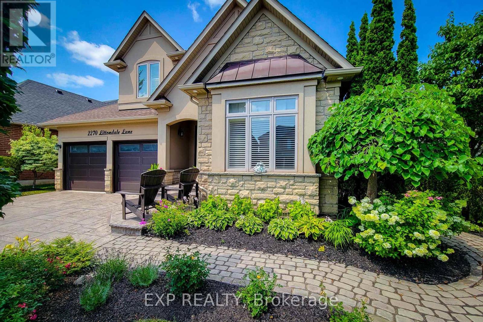 Residential in Oakville (BC Bronte Creek) 2