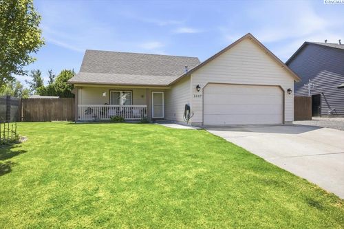 1607 W 33rd Ave, Kennewick, WA, 99337-3840 | Card Image