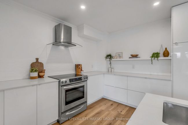23 Carnation Ave, House other with 5 bedrooms, 3 bathrooms and 4 parking in Etobicoke ON | Image 15