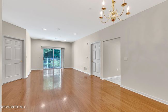 APT-128 - 540 Cranbury Rd, Home with 2 bedrooms, 1 bathrooms and null parking in East Brunswick NJ | Image 5