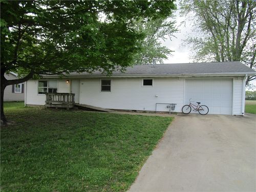 321 E 1st St, Ramsey, IL, 62080-2035 | Card Image