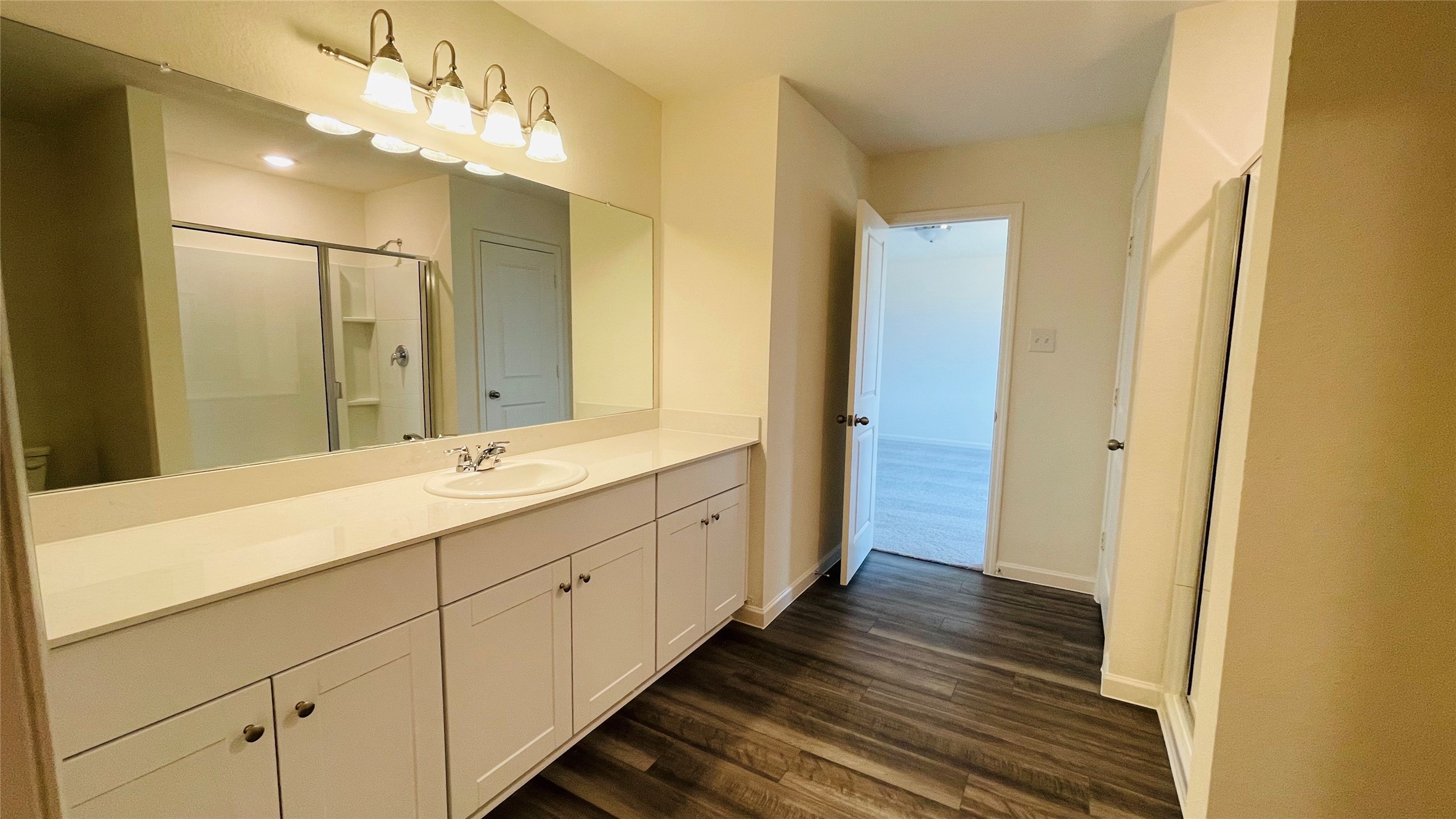 Residential Lease in Edgecliff Village 5