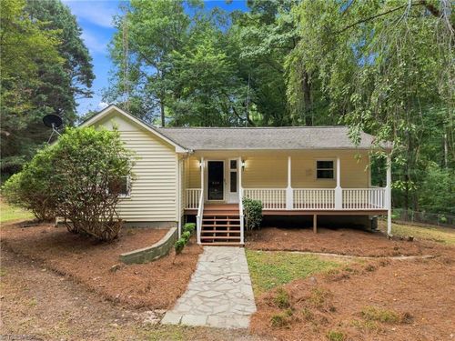 528 Wright Rd, Kernersville, NC, 27284-8640 | Card Image
