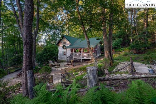 31 Red Fox Ln, Beech Mountain, NC, 28604-9962 | Card Image