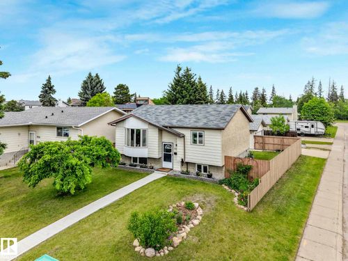 3904 35 Ave Nw, Edmonton, AB, T6L4L1 | Card Image