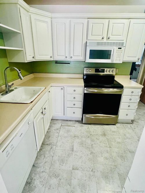 29248 Hoover Rd, Warren, MI, 48093-3429 | Card Image