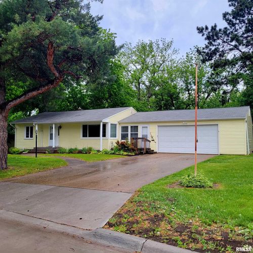 2727 32nd Avenue Ct, Rock Island, IL, 61201-6329 | Card Image