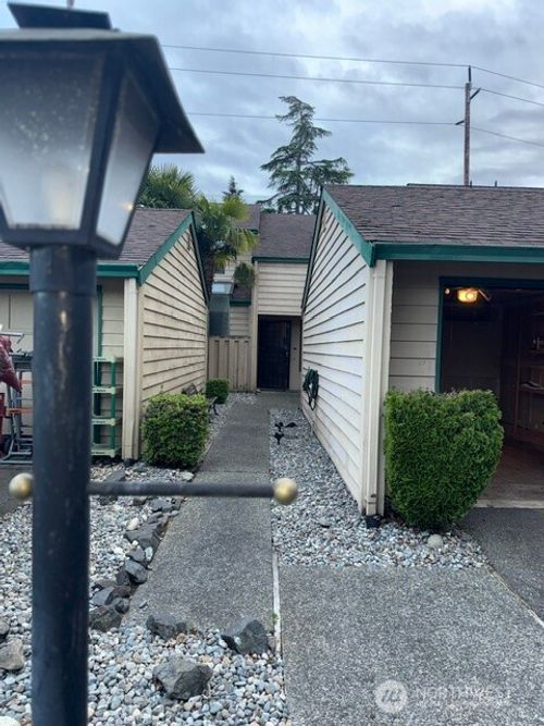 apt-b-9220 77th St Sw, Lakewood, WA, 98498-7106 | Card Image