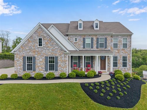 686 Country Club Dr, Mt. Lebanon, PA, 15228-2644 | Card Image