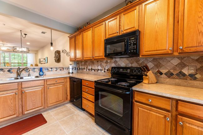 Extra Cabinets for Storage | Image 9