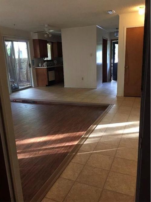 d-4307 4307 Caswell Ave Avenue, Austin, TX, 78751 | Card Image