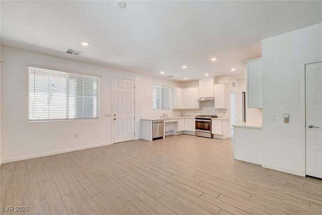 UNIT-190 - 5730 Sky Pointe Dr, Townhouse with 3 bedrooms, 3 bathrooms and null parking in Las Vegas NV | Image 6