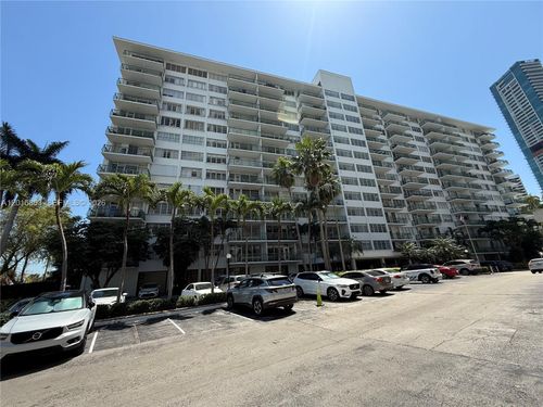 213-1408 Brickell Bay Dr, Miami, FL, 33131-3618 | Card Image