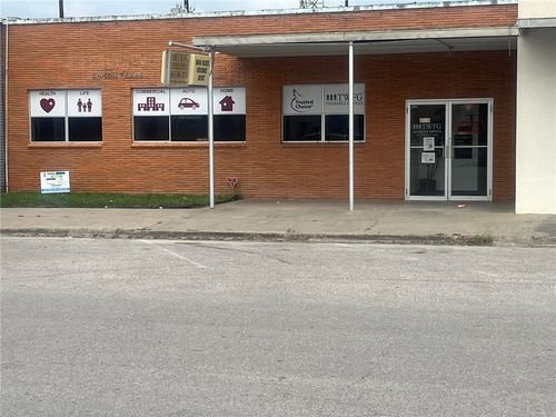 205 S Rachal St, Sinton, TX, 78387-2523 | Card Image