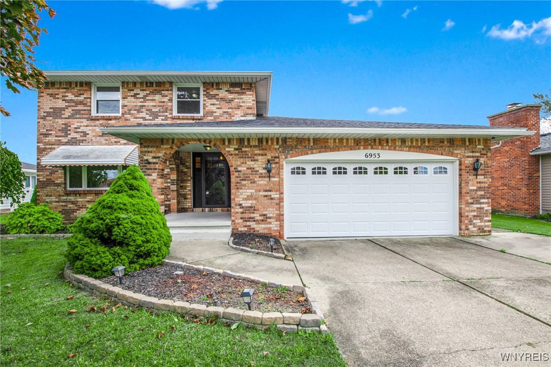 Tawny Dr, Niagara Falls, NY 14304
