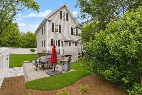 258 Cross St, Winchester, MA, 01890-1146 | Card Image