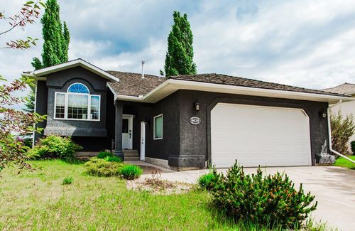 9629 Wedgewood Dr S, Grande Prairie, AB, T8W2G6 | Card Image