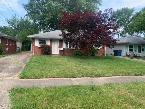 346 Gayle Dr, Sheffield Lake, OH, 44054-1915 | Card Image