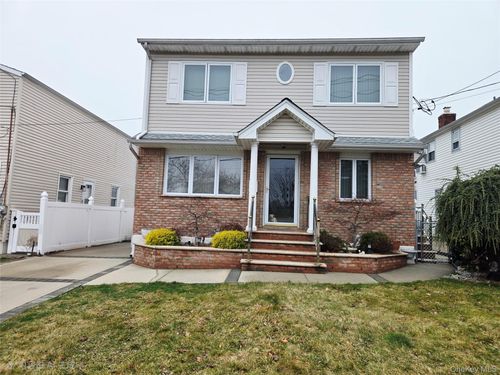 157 Barwick Blvd, Mineola, NY, 11501-3333 | Card Image