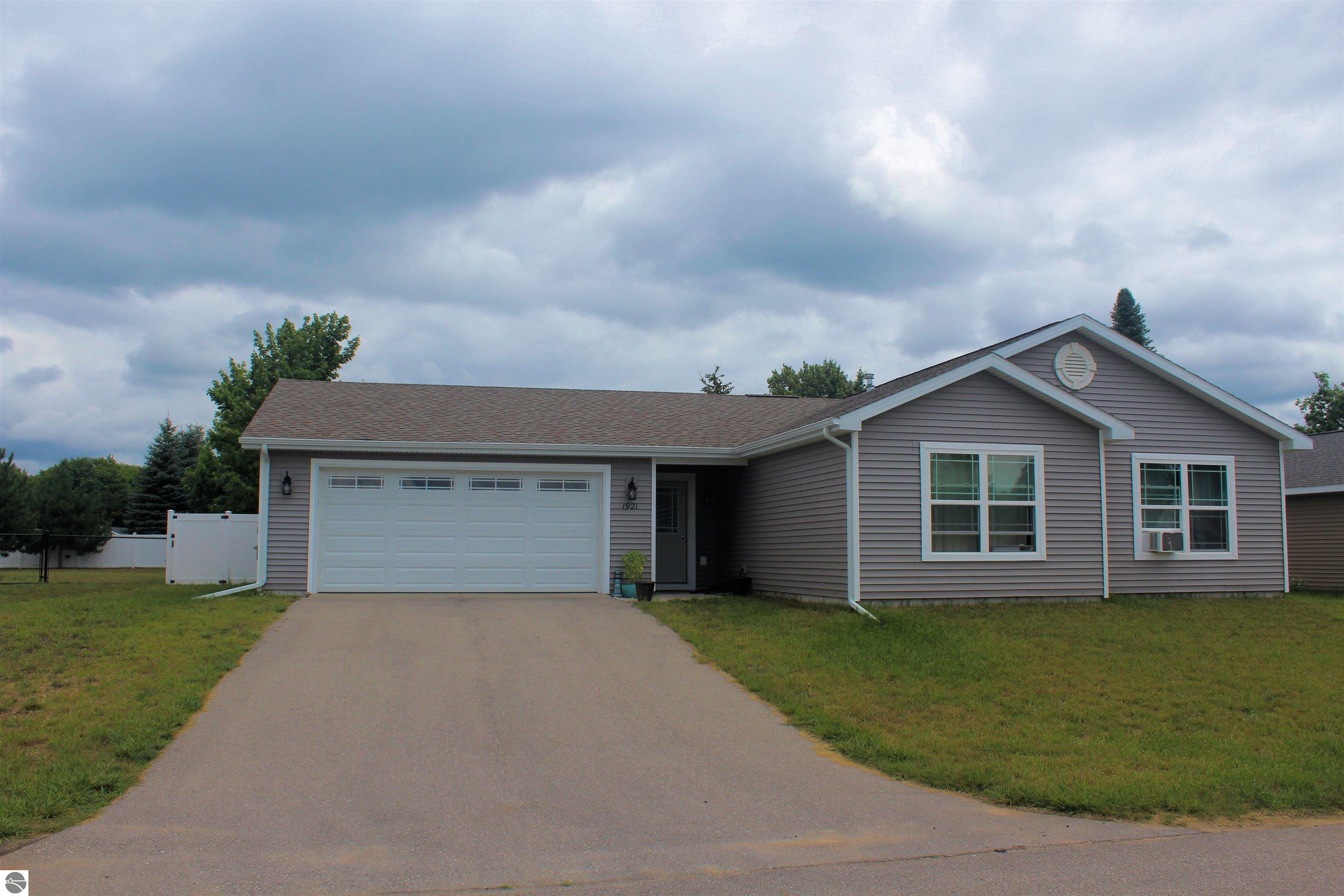 Lark Dr, Traverse City, MI 49685